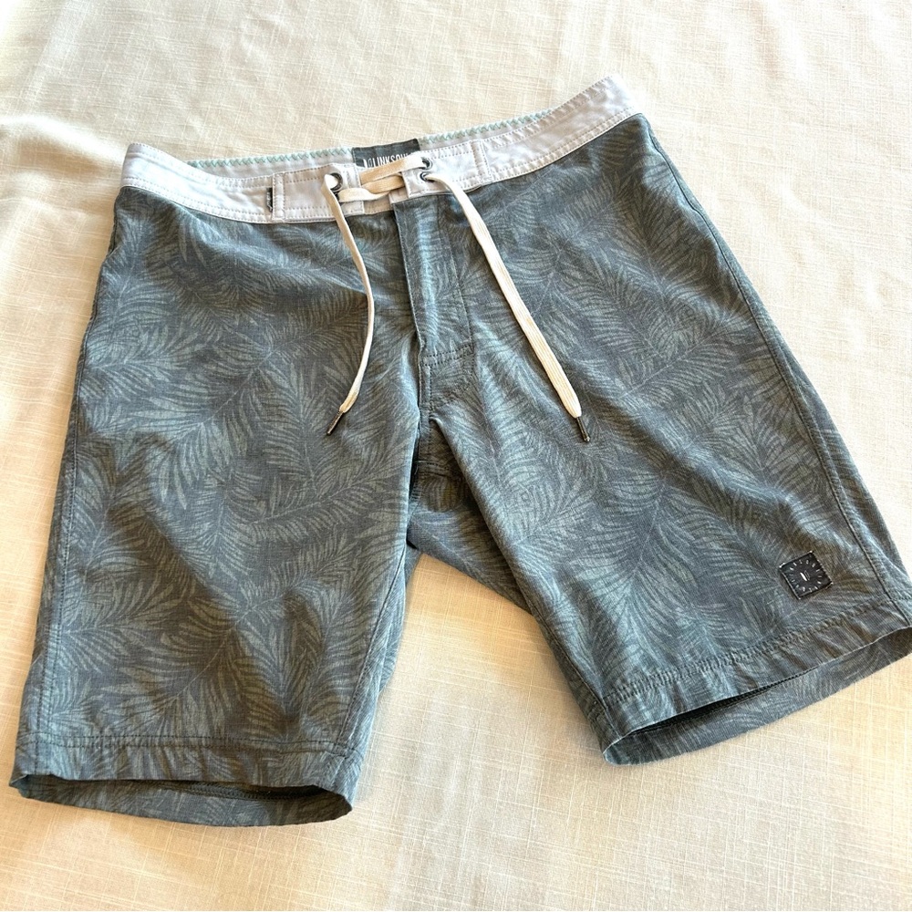 LINKSOUL Boardwalker Gray Tropical Print Flat Front Golf Shorts Size 28